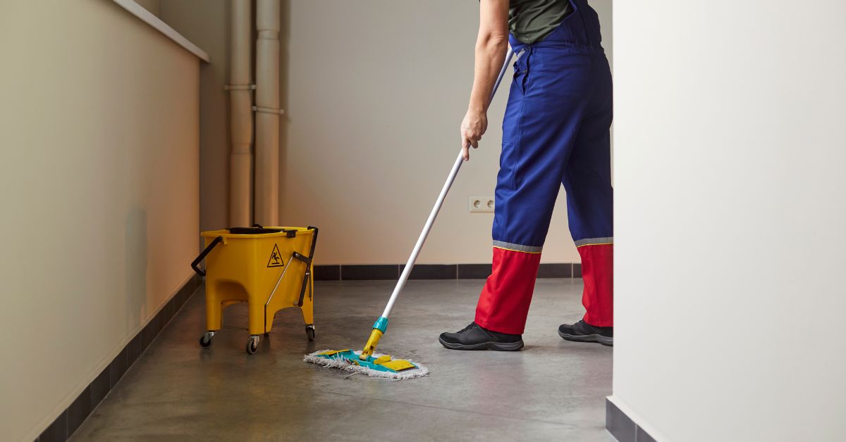 Mantenimiento de comunidades en Ceuta en portal y zonas comunes de edificio residencial